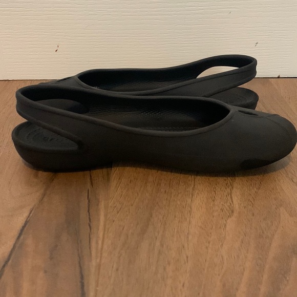 Crocs Women’s Slip Ons- Size W6- Black- GREAT CONDITION! - Picture 5 of 5